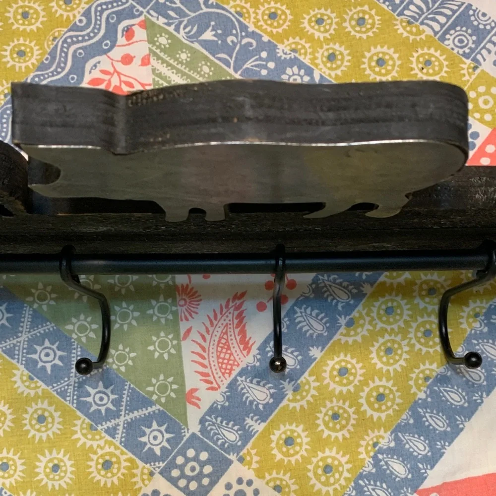 Vintage Rustic Farmhouse Animal Wooden Wall Hook Rack in Black and Silver